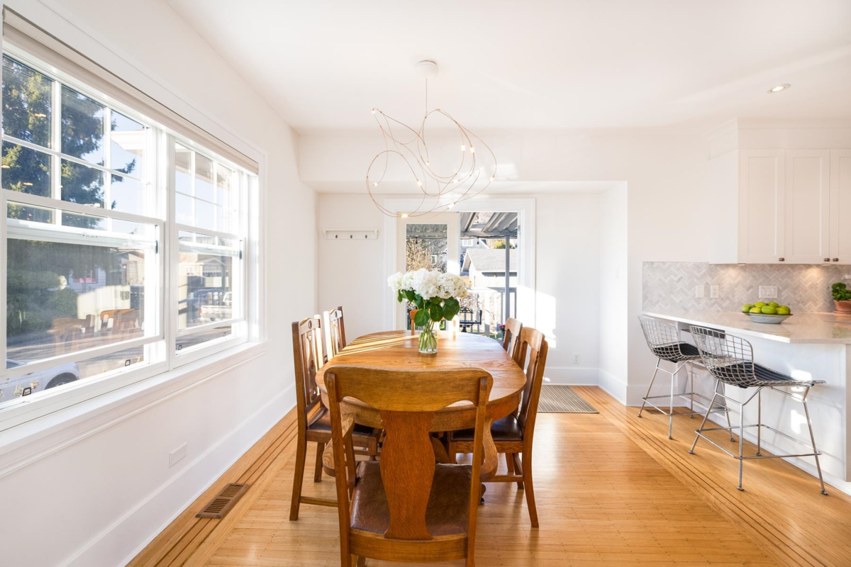 Primary Bathroom Photo of 404 E 15th Street, North Vancouver, BC