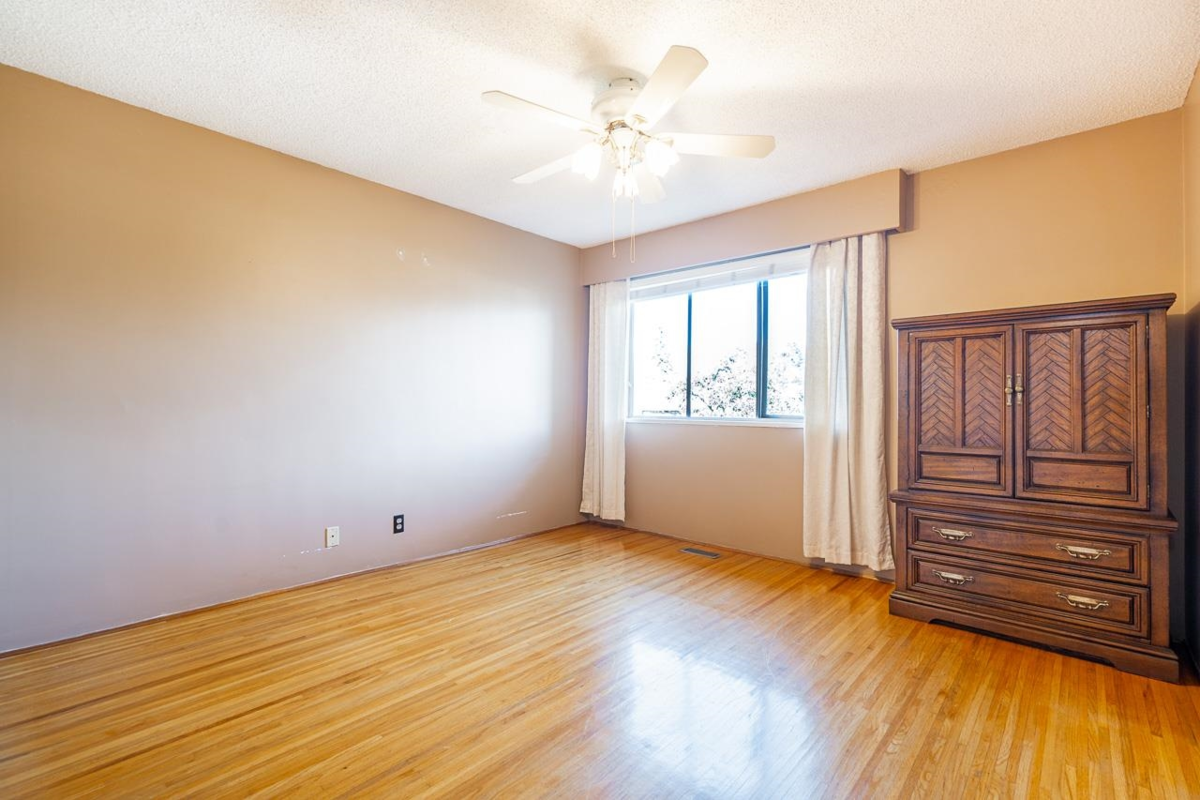 Entry Foyer Photo of 3038 Charles Street, Vancouver, BC