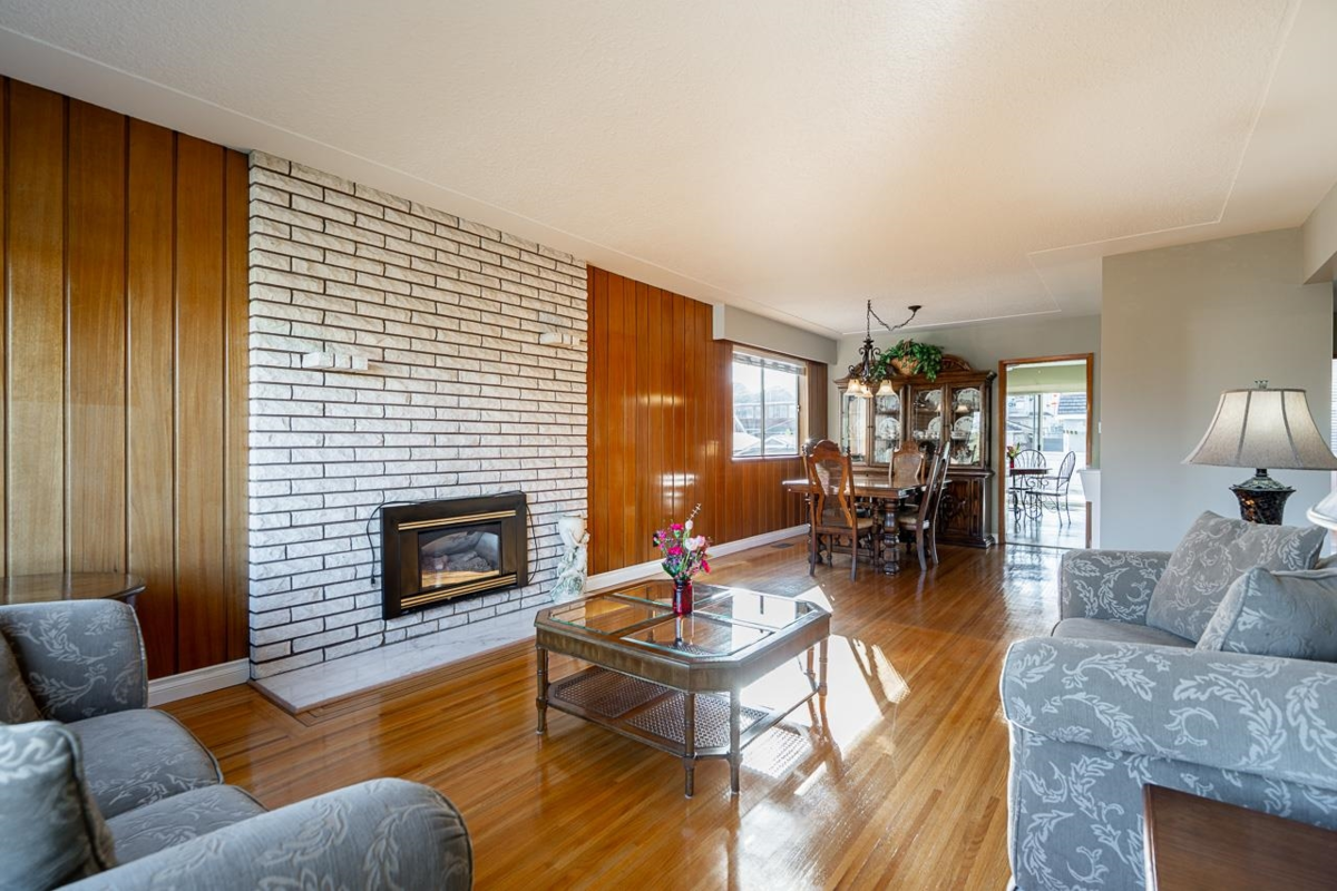 Kitchen Photo of 3038 Charles Street, Vancouver, BC