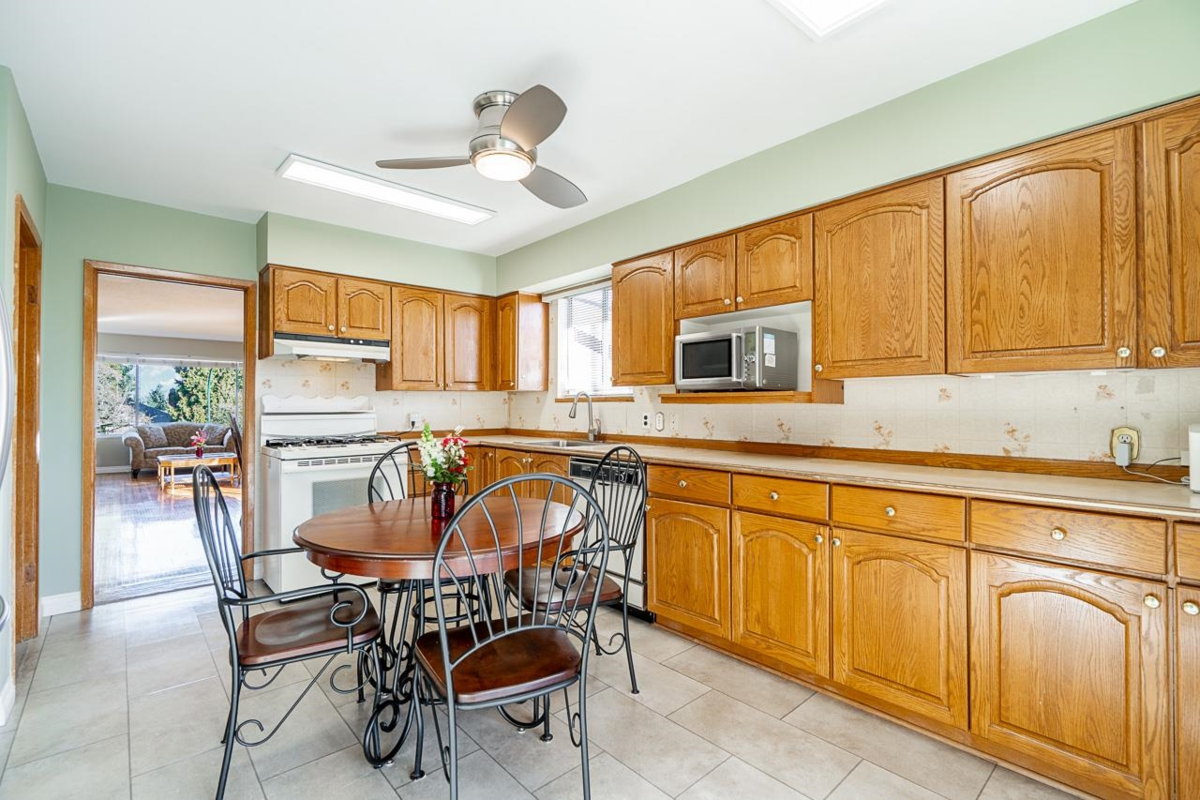 Powder Room Photo of 3038 Charles Street, Vancouver, BC