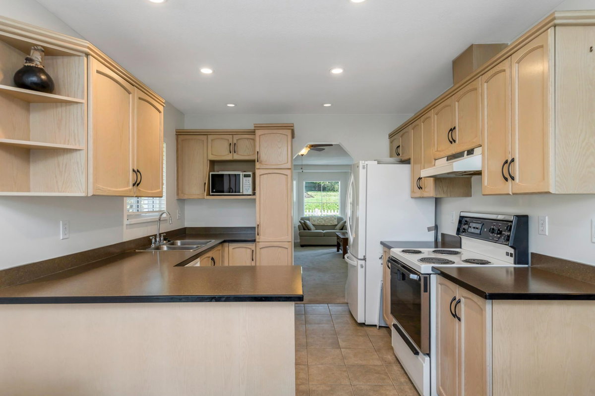 Dining Area Photo of 17 2006 Winfield Drive, Abbotsford, BC