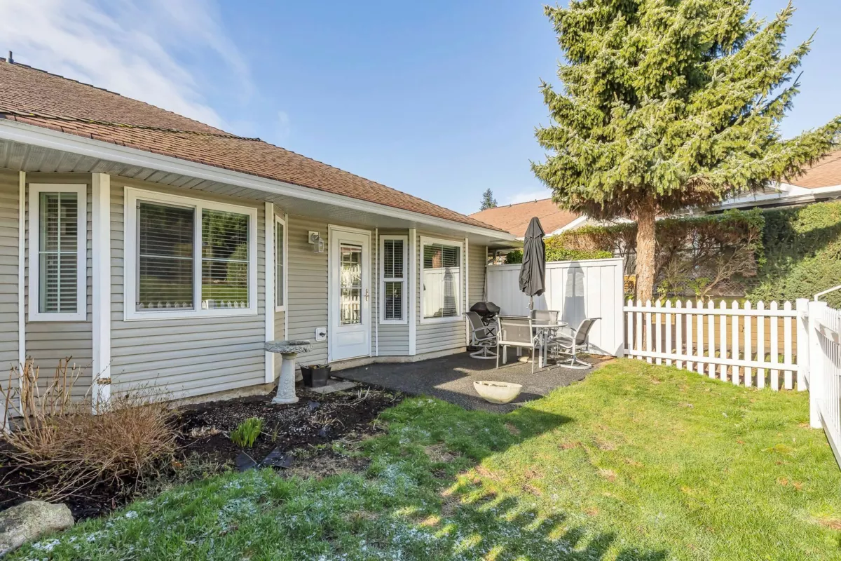 Garage Interior Photo of 17 2006 Winfield Drive, Abbotsford, BC