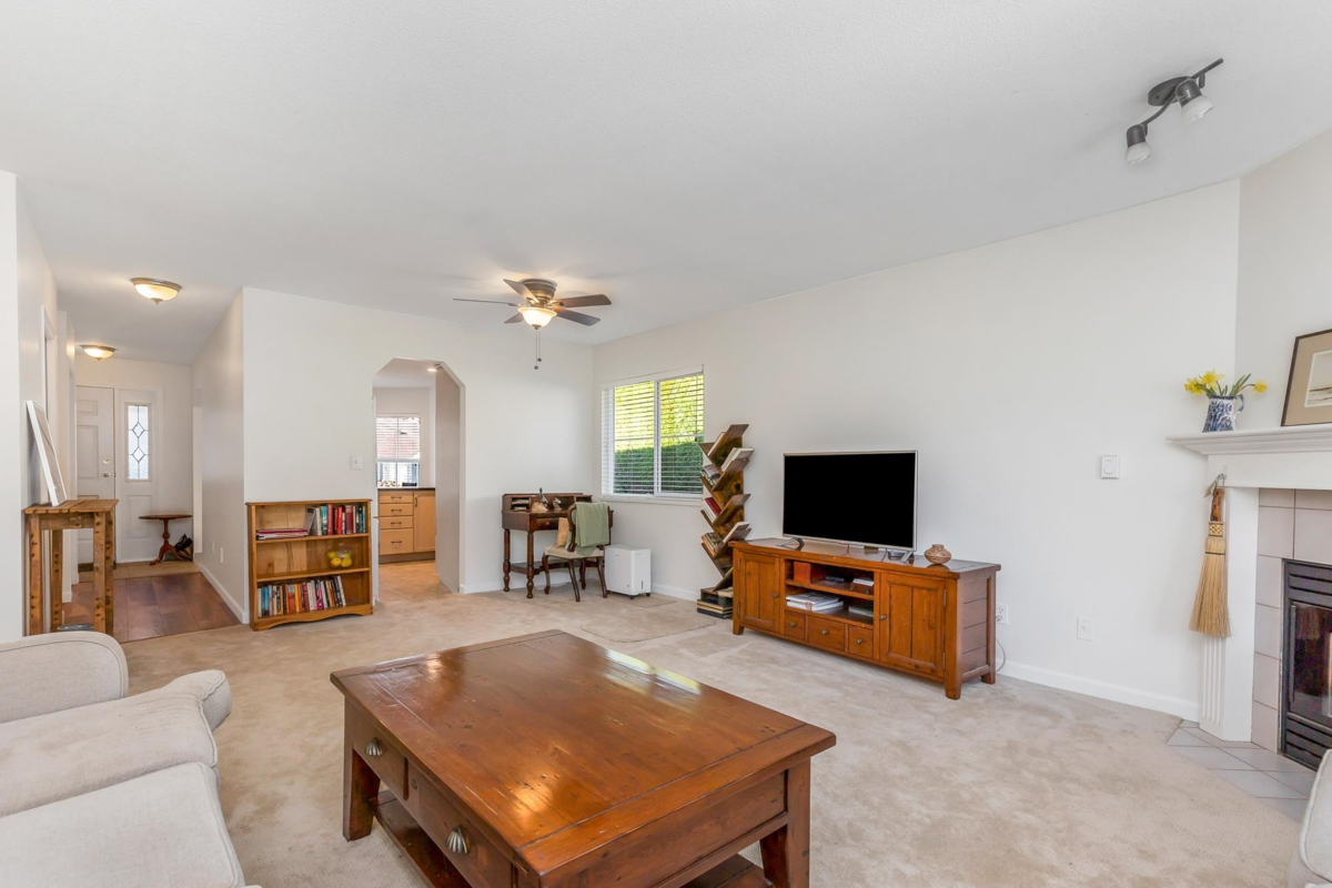 Guest Bathroom Photo of 17 2006 Winfield Drive, Abbotsford, BC
