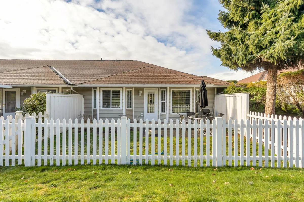Staircase Photo of 17 2006 Winfield Drive, Abbotsford, BC