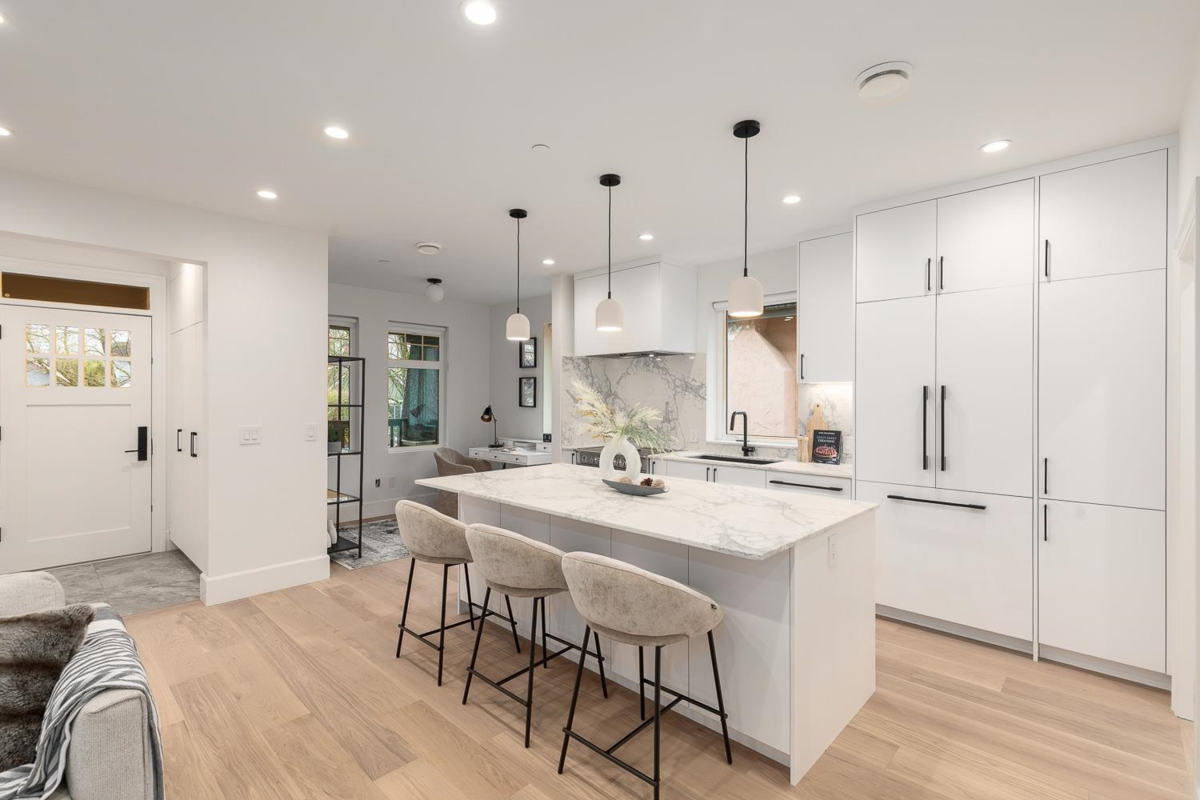 Dining Area Photo of 855 E 19th Avenue, Vancouver, BC