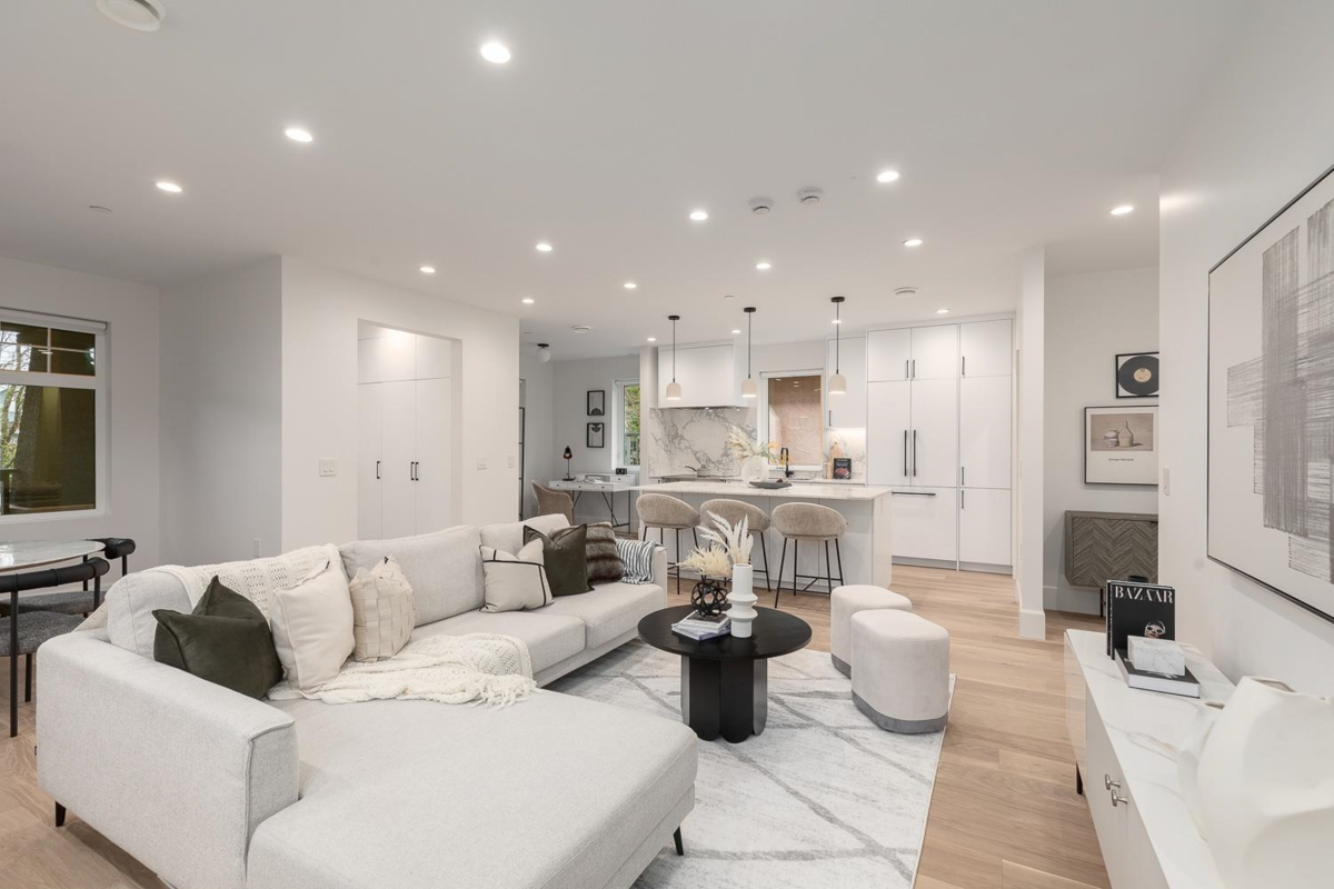 Living Room Photo of 855 E 19th Avenue, Vancouver, BC