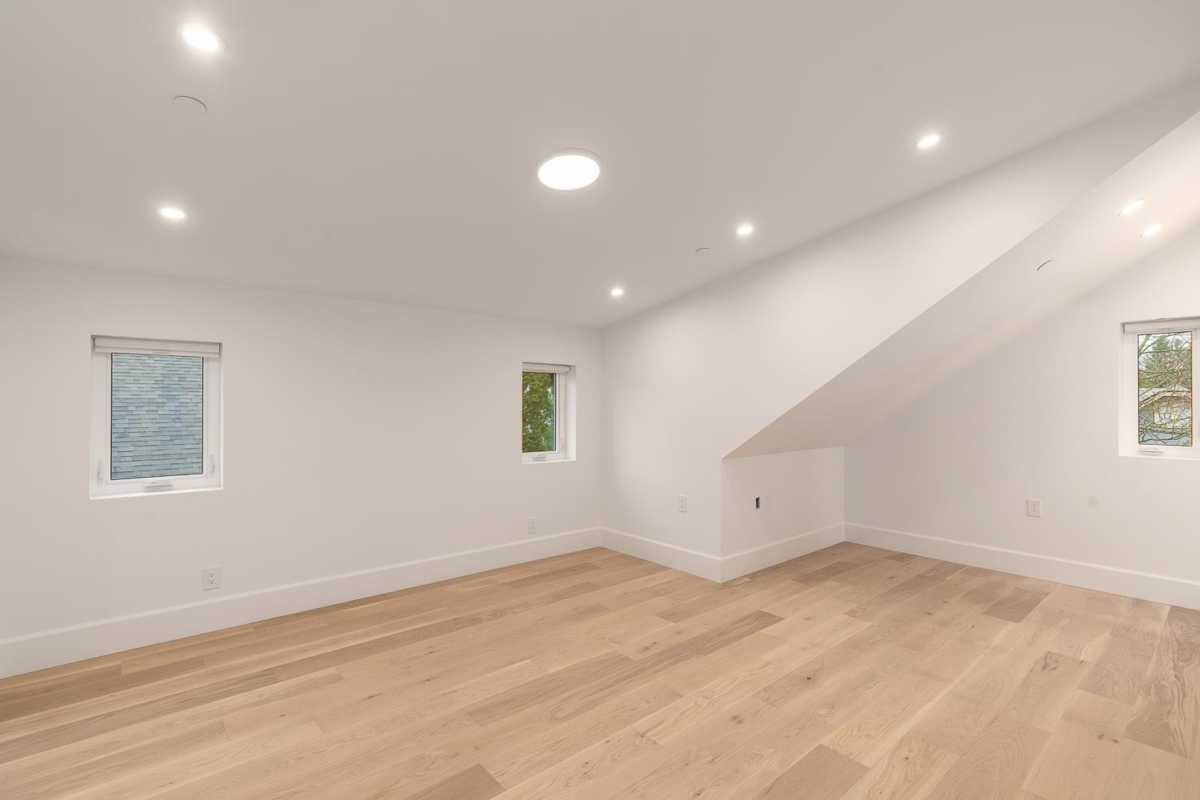 Walk-In Closet Photo of 855 E 19th Avenue, Vancouver, BC