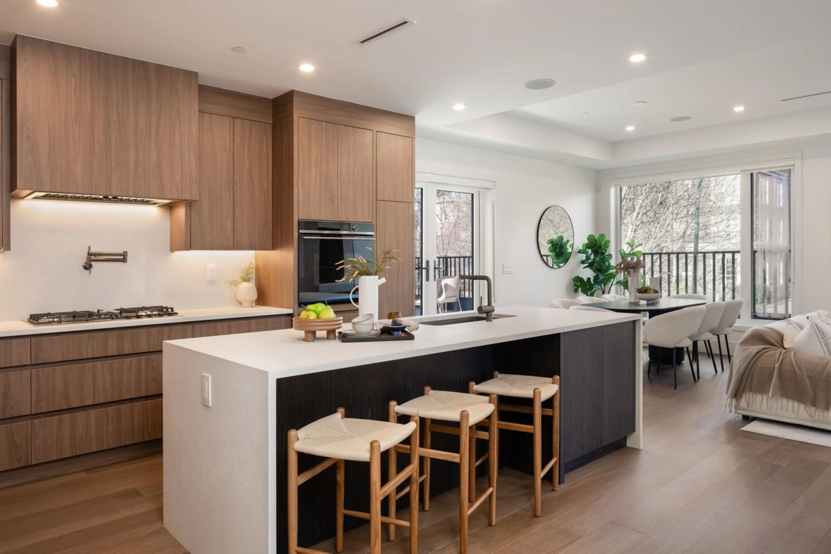 Living Room Photo of 1 950 W 57th Avenue, Vancouver, BC