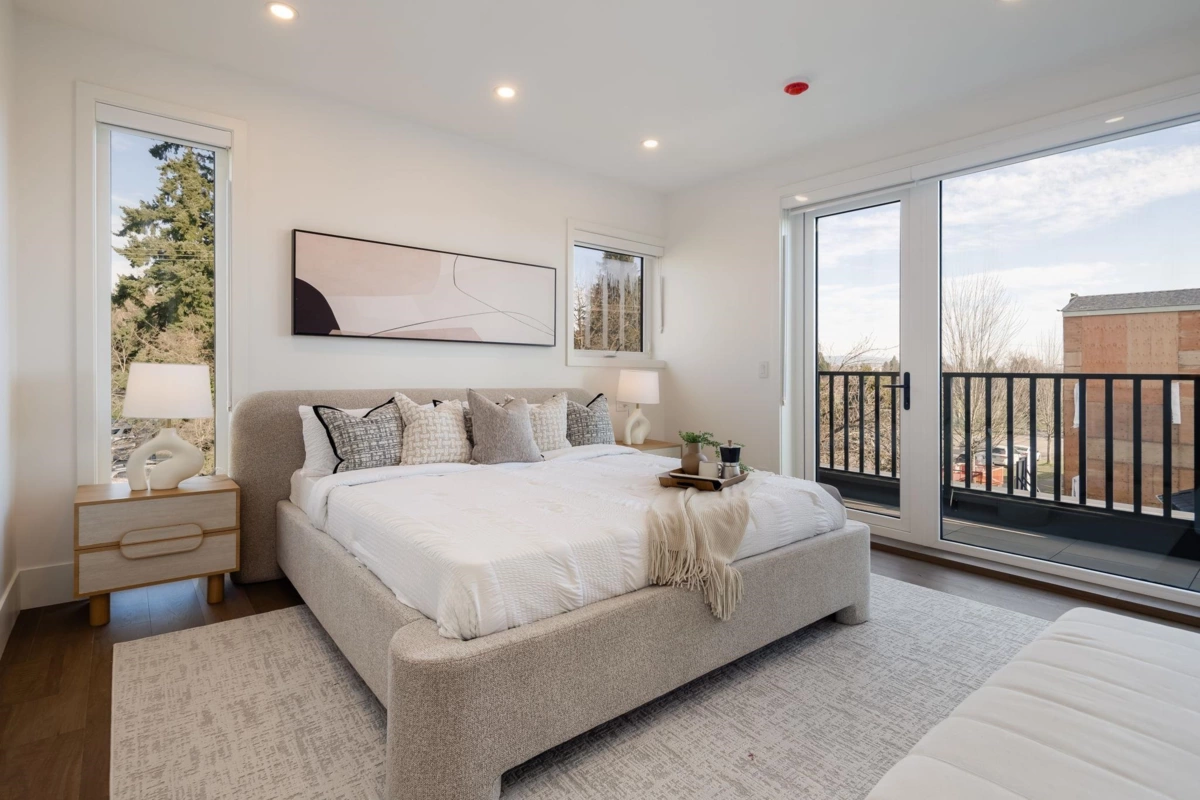 Walk-In Closet Photo of 1 950 W 57th Avenue, Vancouver, BC