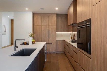 Kitchen Island Photo of 1 950 W 57th Avenue, Vancouver, BC