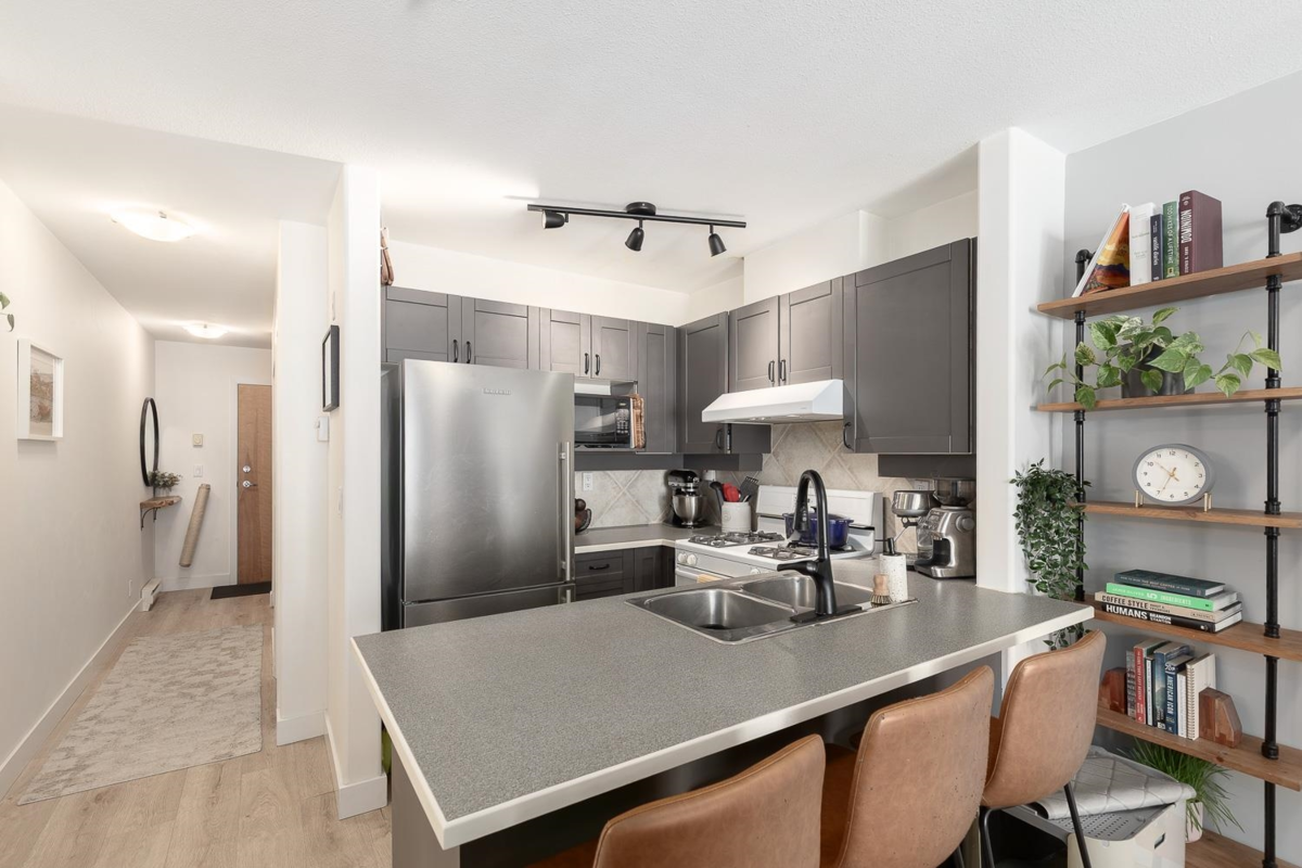 Dining Area Photo of 405 2688 Vine Street, Vancouver, BC