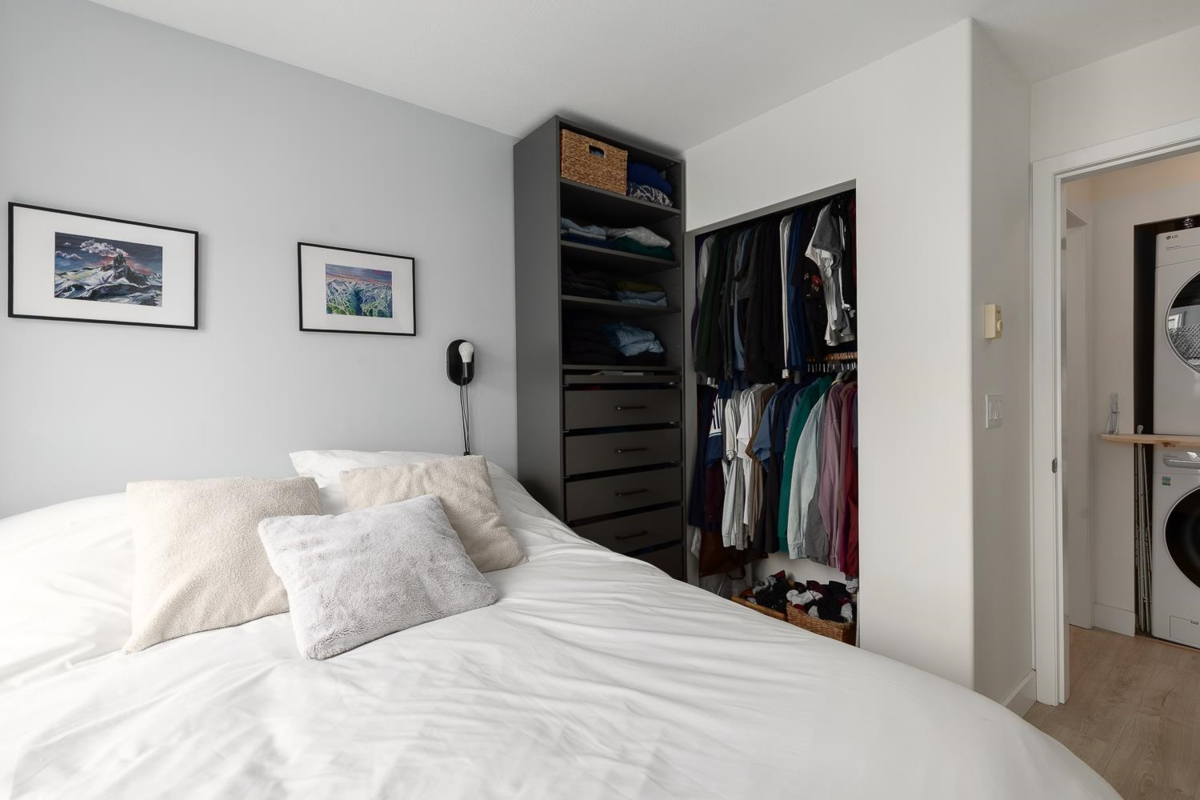 Primary Bathroom Photo of 405 2688 Vine Street, Vancouver, BC