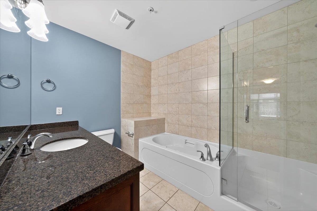 Breakfast Nook Photo of 102 15164 Prospect Avenue, White Rock, BC