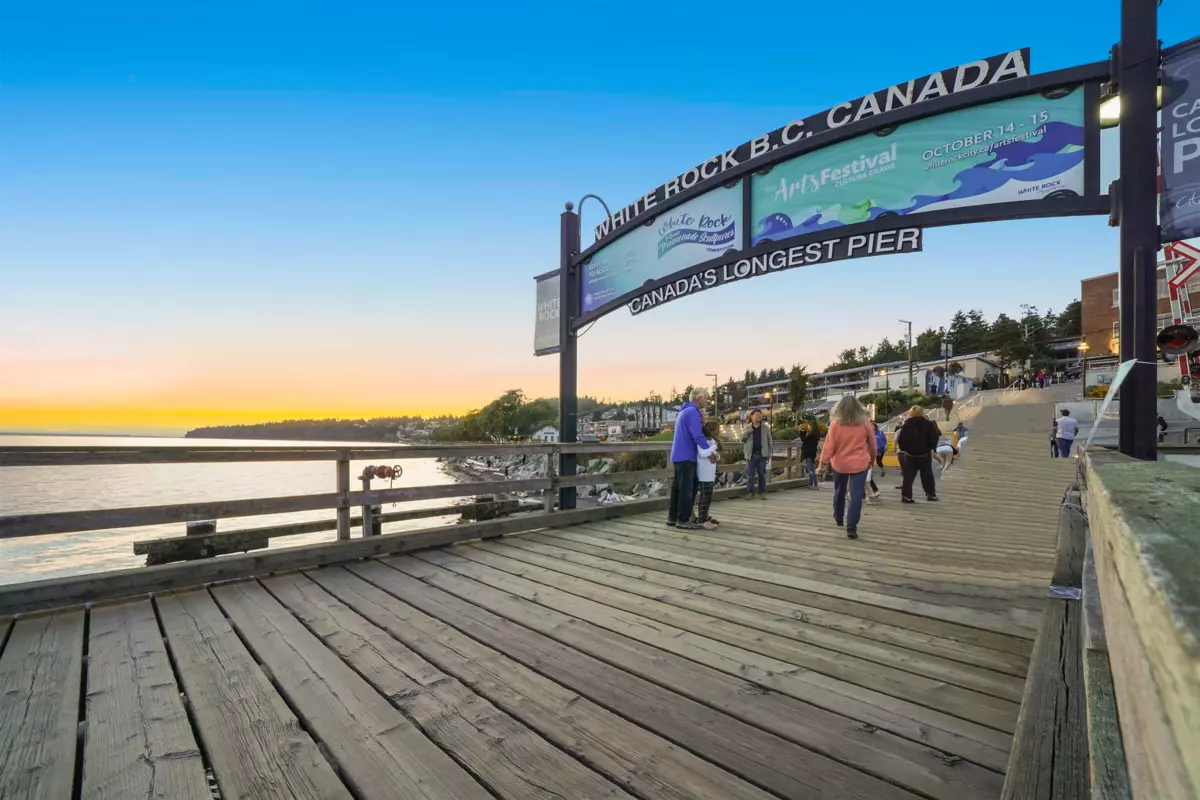 Hallway Photo of 102 15164 Prospect Avenue, White Rock, BC