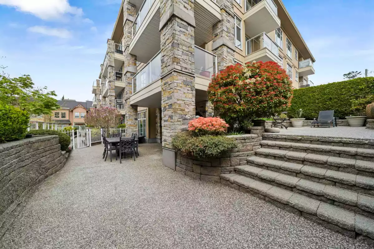 Laundry Room Photo of 102 15164 Prospect Avenue, White Rock, BC