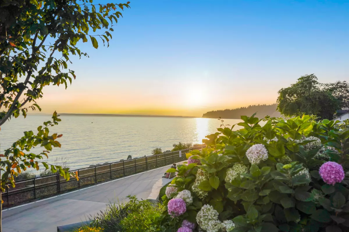 Mudroom Photo of 102 15164 Prospect Avenue, White Rock, BC