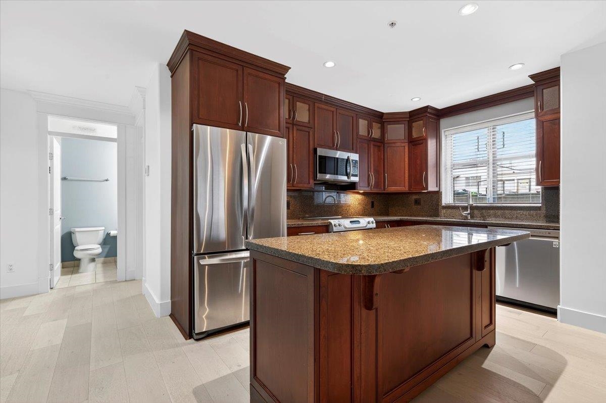 Pantry Photo of 102 15164 Prospect Avenue, White Rock, BC