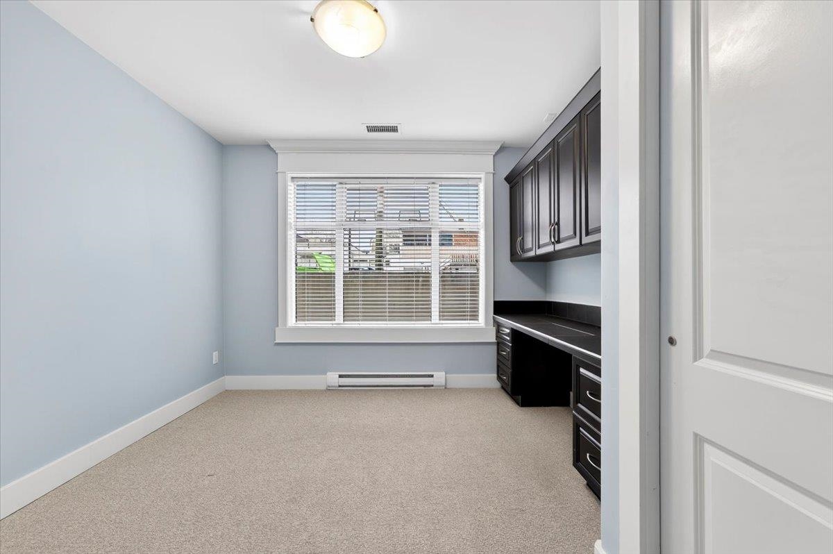 Primary Bathroom Photo of 102 15164 Prospect Avenue, White Rock, BC