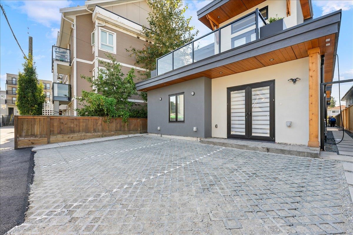 Outdoor Kitchen Photo of 4852 Slocan Street, Vancouver, BC