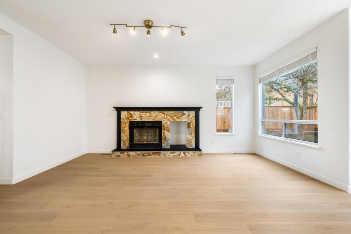 Kitchen Island Photo of 2905 Woodstone Court, Coquitlam, BC
