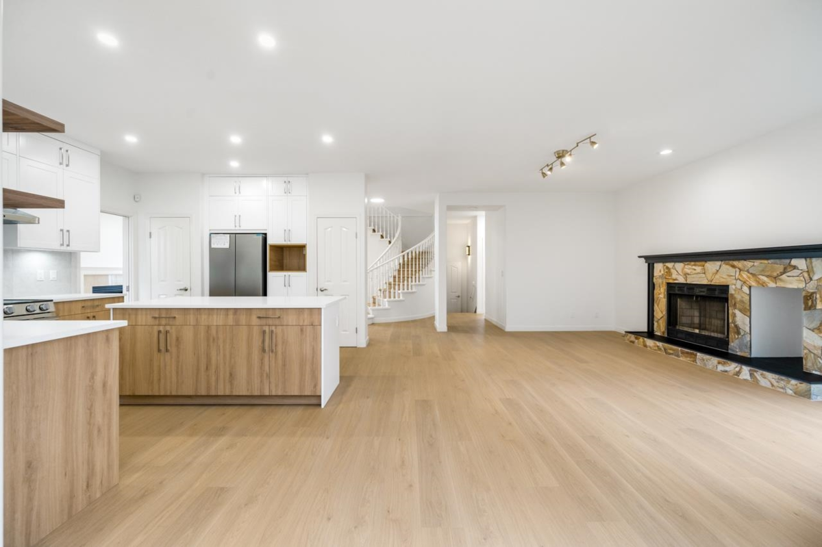 Primary Bathroom Photo of 2905 Woodstone Court, Coquitlam, BC