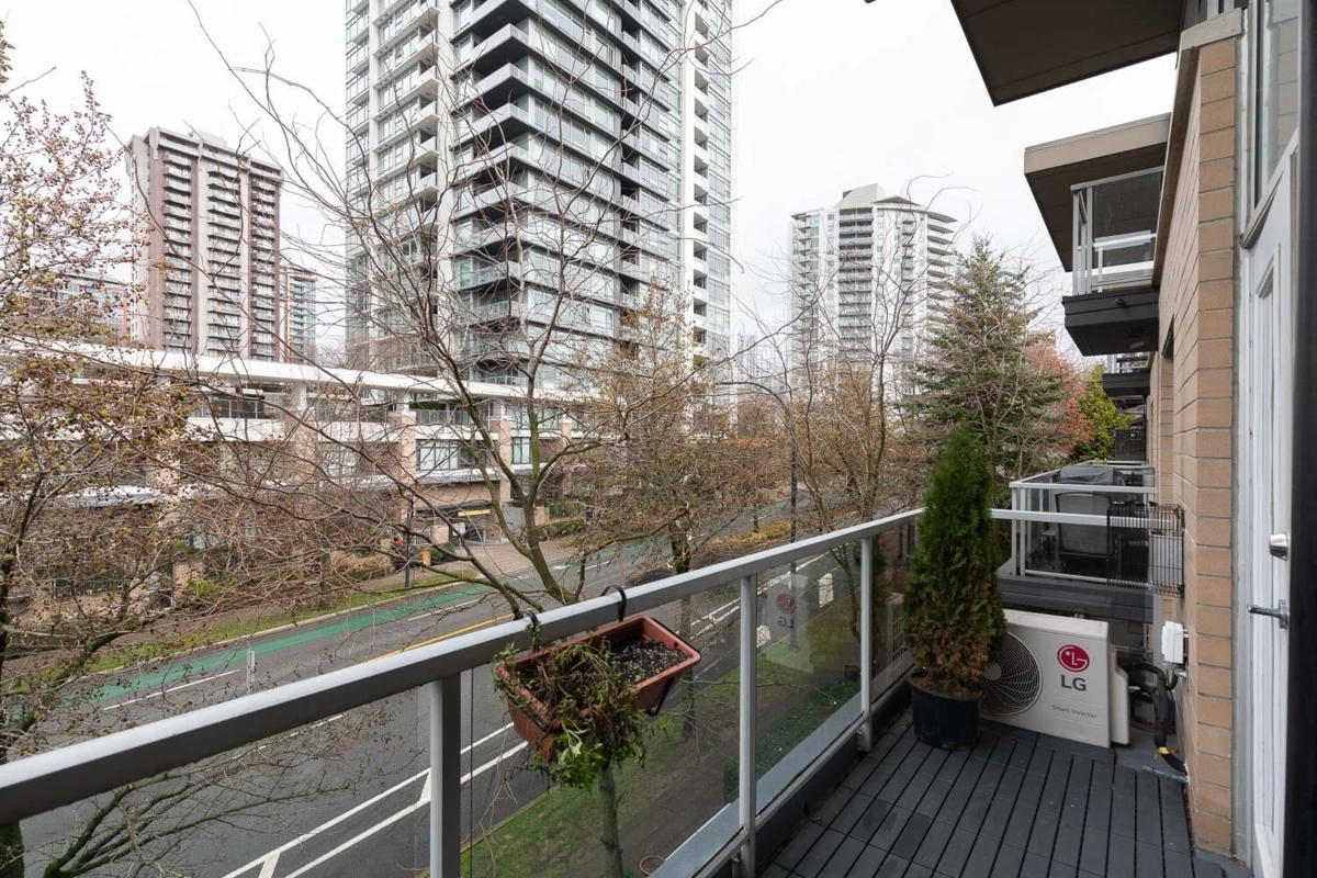 Guest Bathroom Photo of PH7 1288 Chesterfield Avenue, North Vancouver, BC