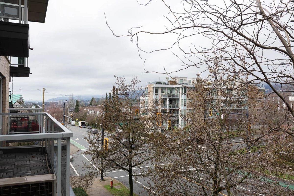 Powder Room Photo of PH7 1288 Chesterfield Avenue, North Vancouver, BC
