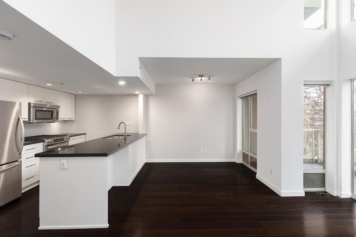 Primary Bathroom Photo of PH7 1288 Chesterfield Avenue, North Vancouver, BC