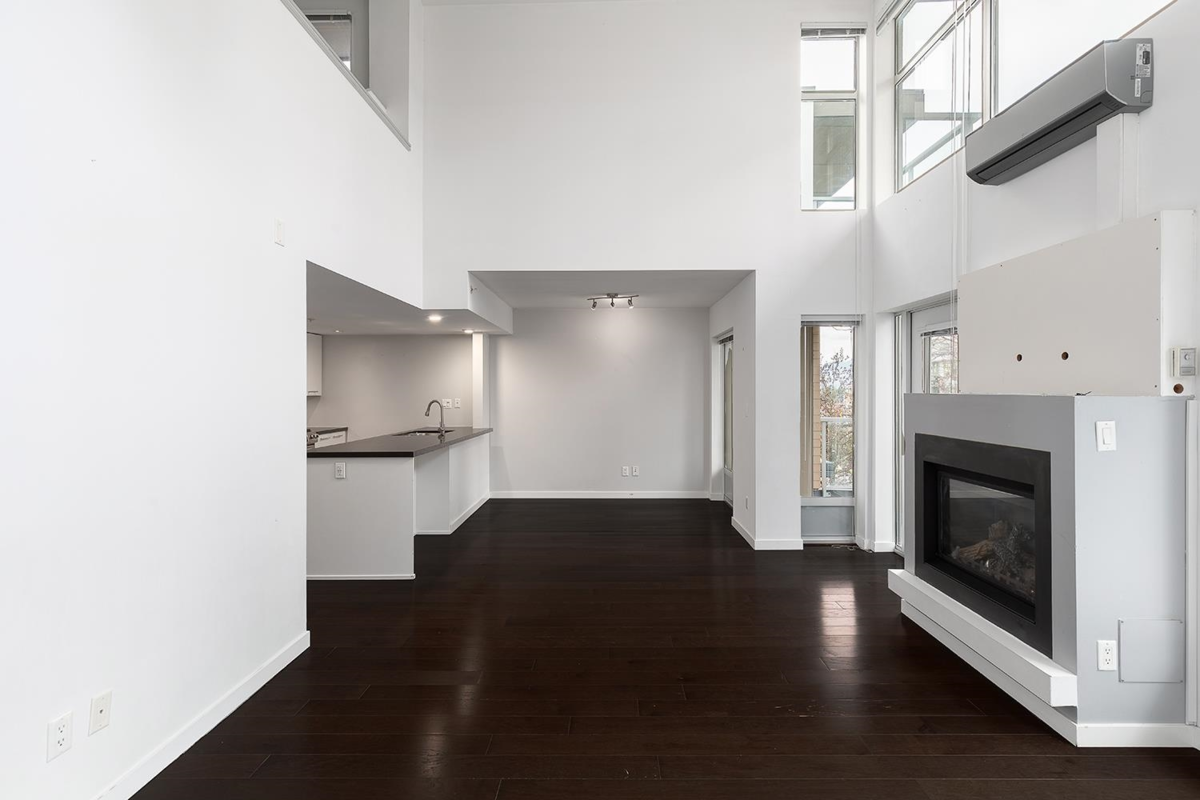 Walk-In Closet Photo of PH7 1288 Chesterfield Avenue, North Vancouver, BC