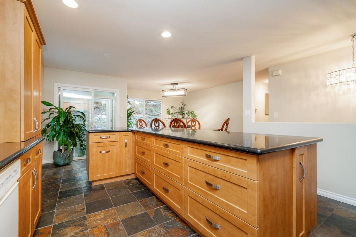 Family Room Photo of 122 43995 Chilliwack Mountain Road, Chilliwack, BC