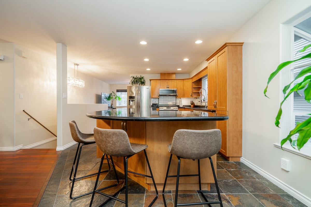 Kitchen Island Photo of 122 43995 Chilliwack Mountain Road, Chilliwack, BC