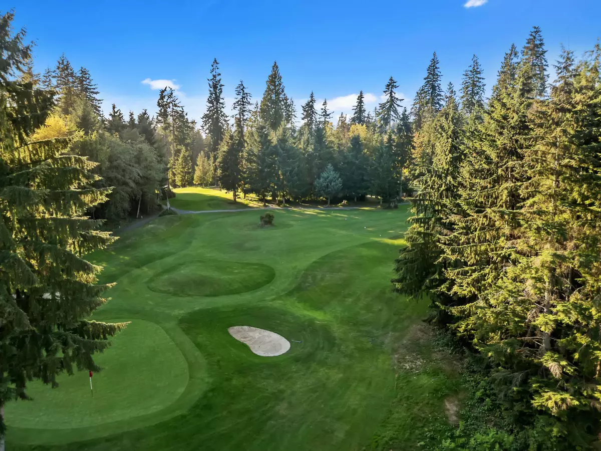 Living Room Photo of 401 1281 Parkgate Avenue, North Vancouver, BC