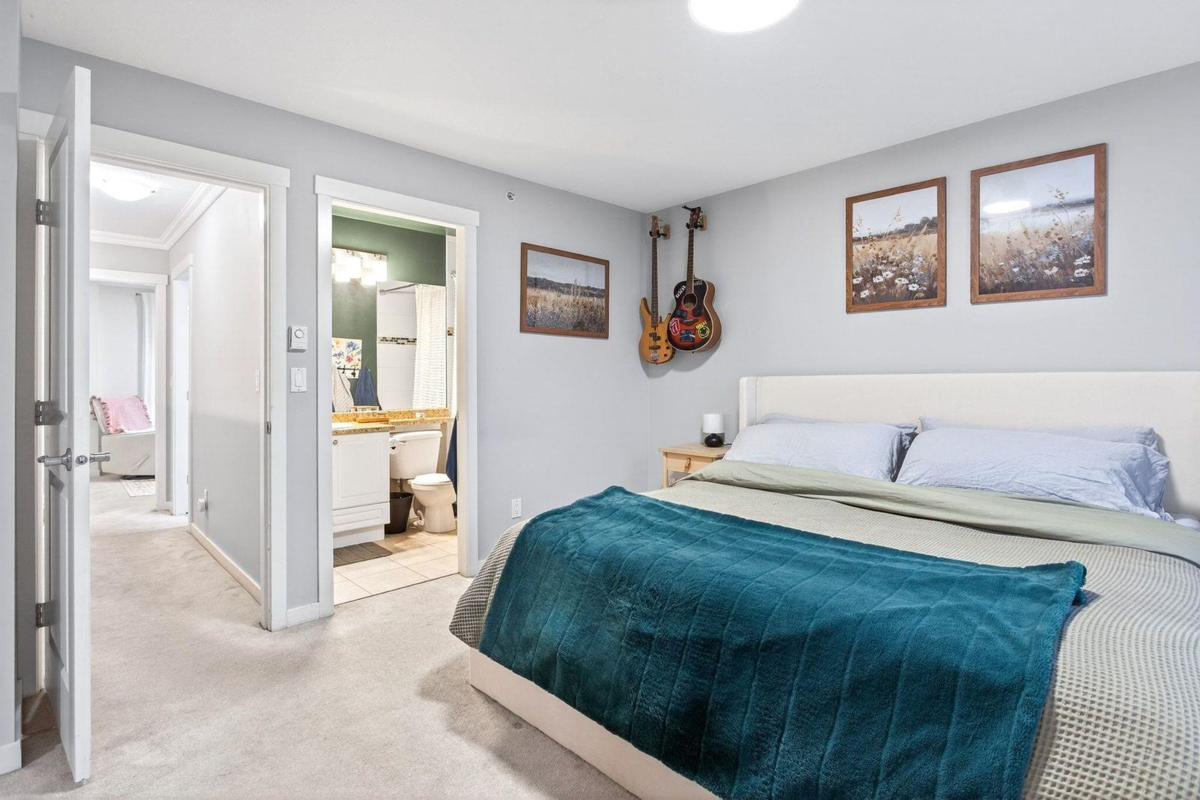 Hallway Photo of 611 1661 Fraser Avenue, Port Coquitlam, BC