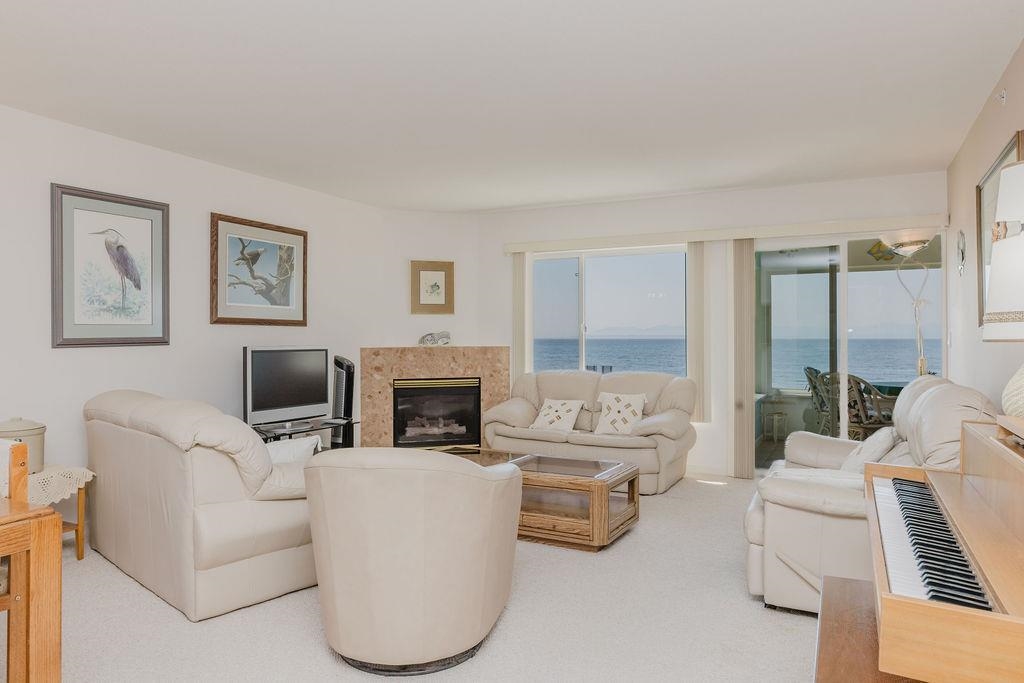 Basement Recreation Room Photo of 222 1585 Field Road, Sechelt, BC