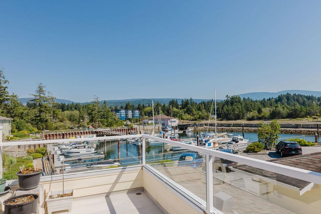 Bedroom 3 Photo of 222 1585 Field Road, Sechelt, BC