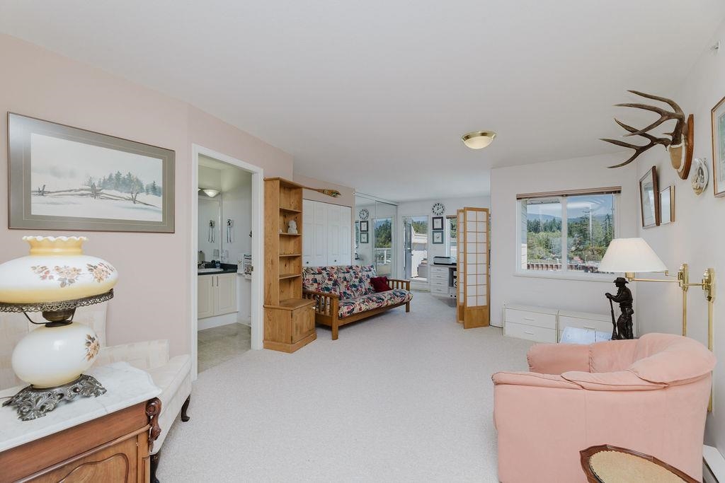 Breakfast Nook Photo of 222 1585 Field Road, Sechelt, BC