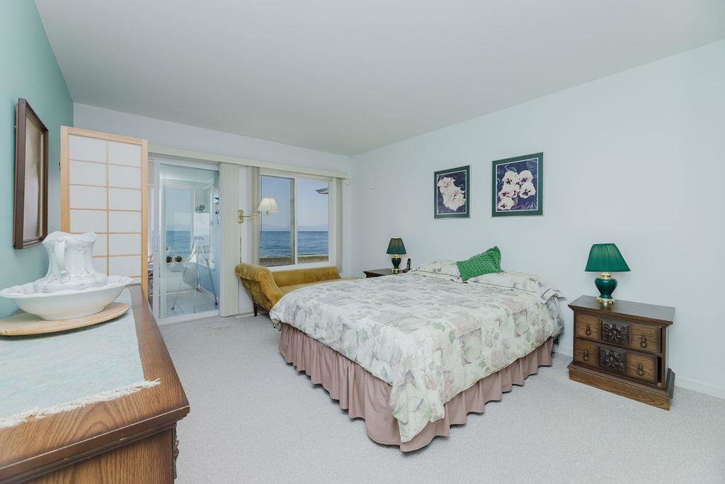 Entry Foyer Photo of 222 1585 Field Road, Sechelt, BC