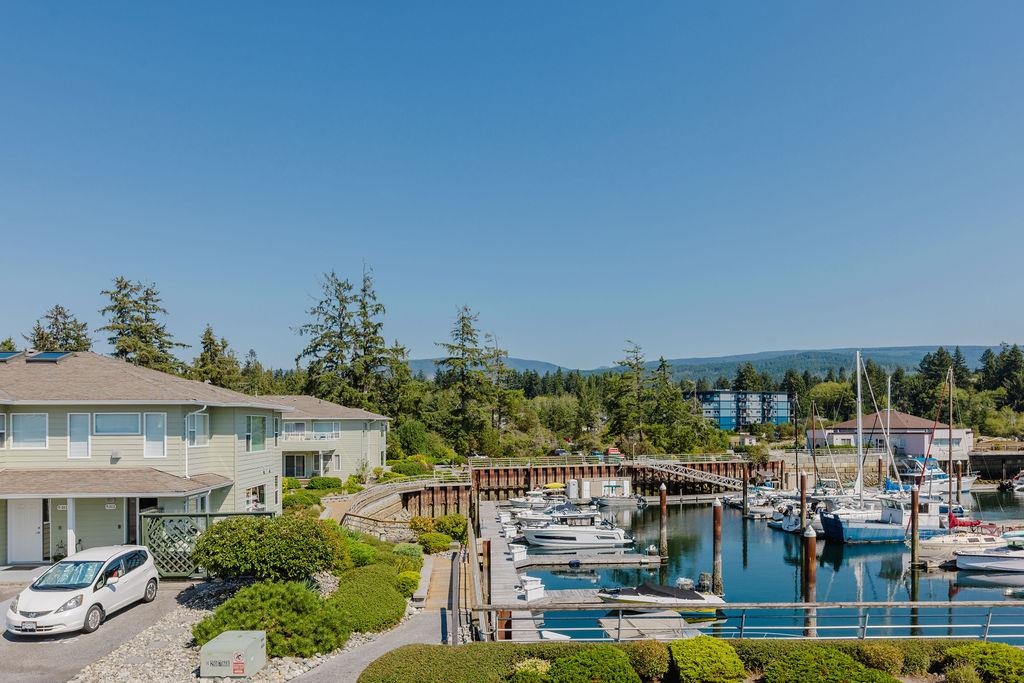 Guest Bathroom Photo of 222 1585 Field Road, Sechelt, BC