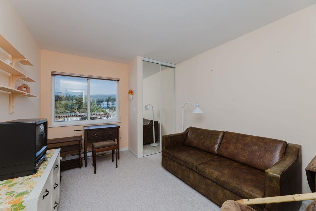 Kitchen Photo of 222 1585 Field Road, Sechelt, BC