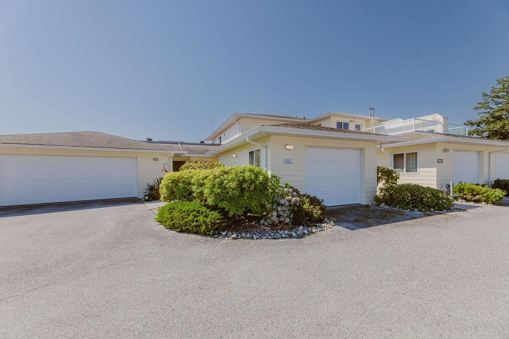 Living Room Photo of 222 1585 Field Road, Sechelt, BC