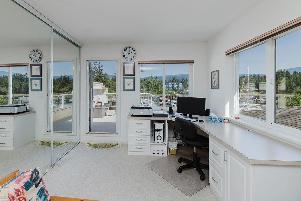 Primary Bathroom Photo of 222 1585 Field Road, Sechelt, BC