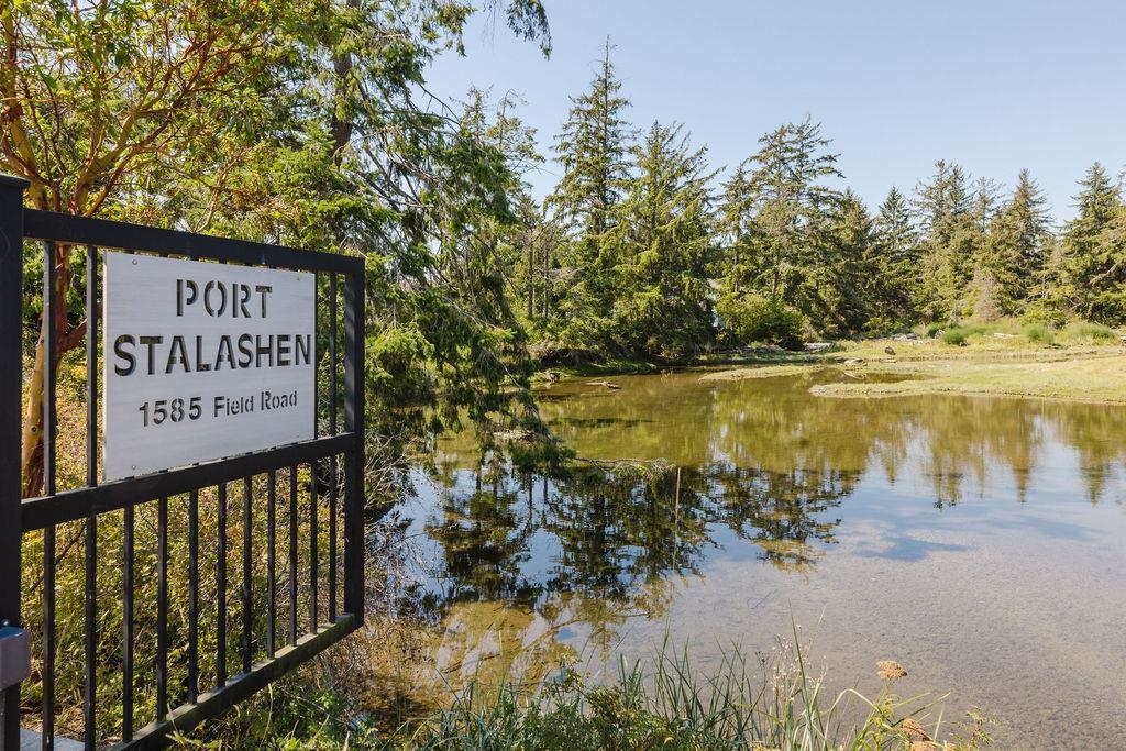 Swimming Pool Photo of 222 1585 Field Road, Sechelt, BC