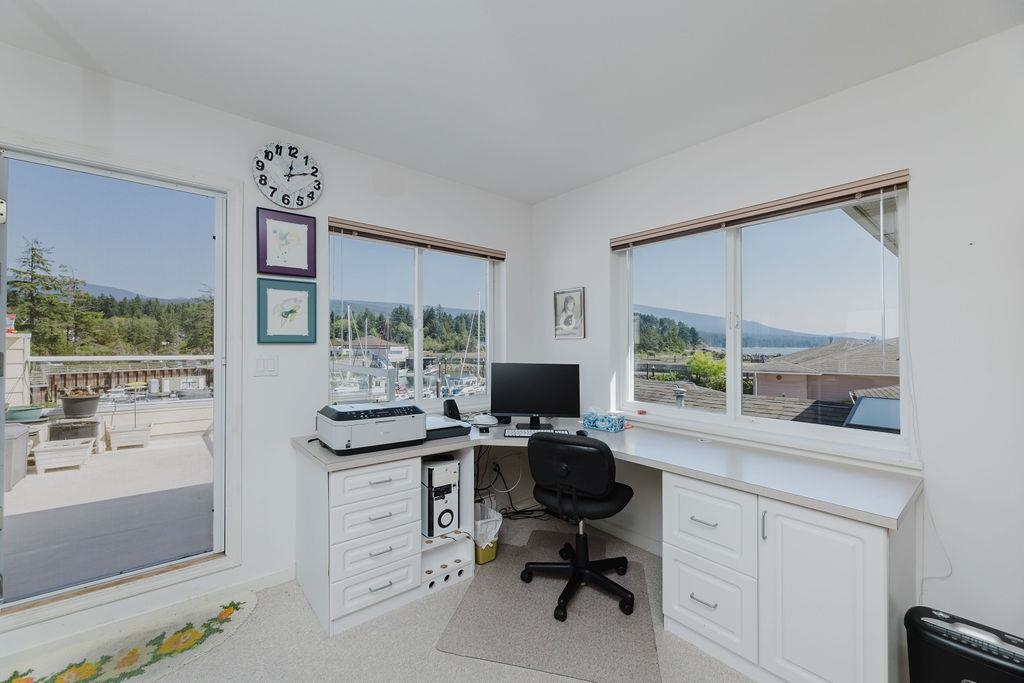 Walk-In Closet Photo of 222 1585 Field Road, Sechelt, BC