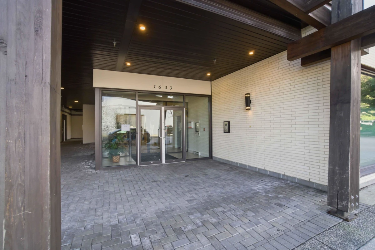 Family Room Photo of 204 1633 Tatlow Avenue, North Vancouver, BC