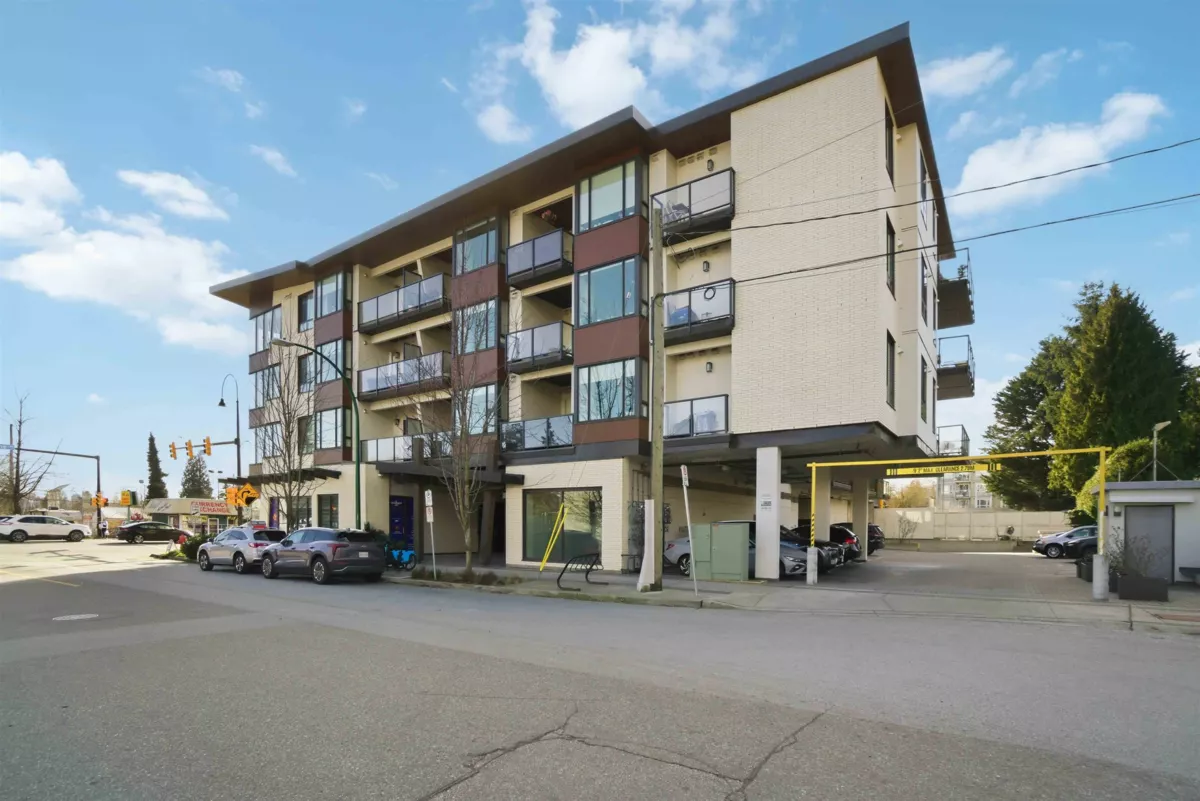 Living Room Photo of 204 1633 Tatlow Avenue, North Vancouver, BC