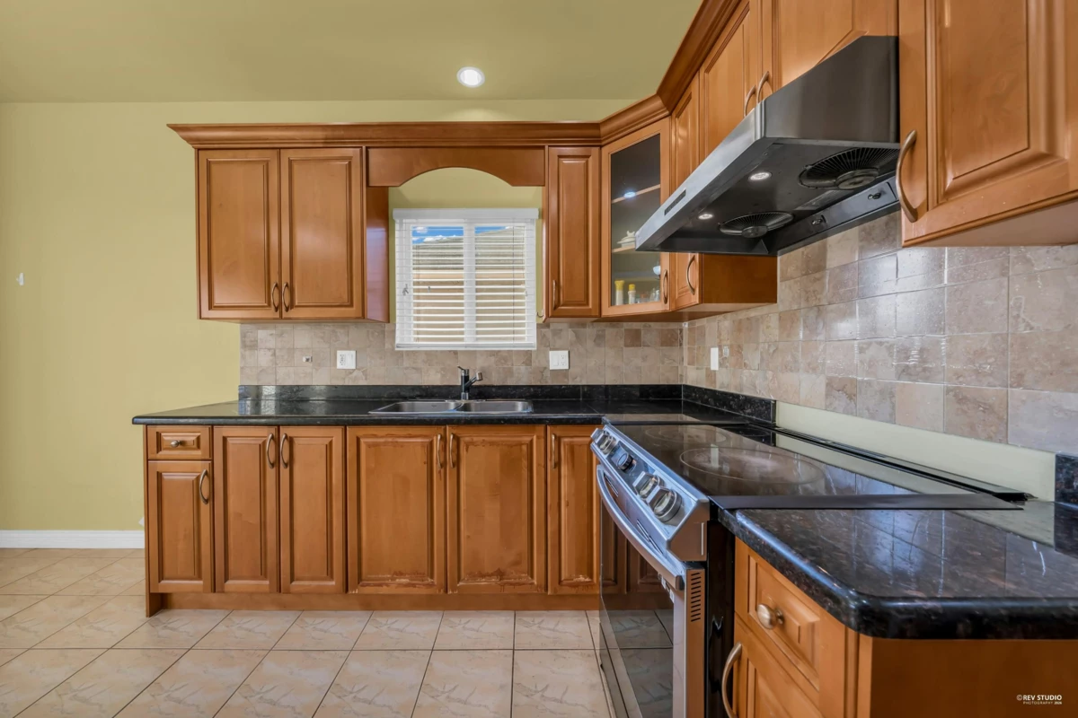 Primary Bathroom Photo of 2160 E 54th Avenue, Vancouver, BC