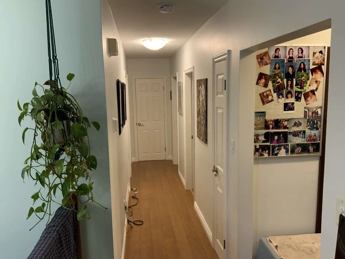 Guest Bathroom Photo of 33232 Hawthorne Avenue, Abbotsford, BC