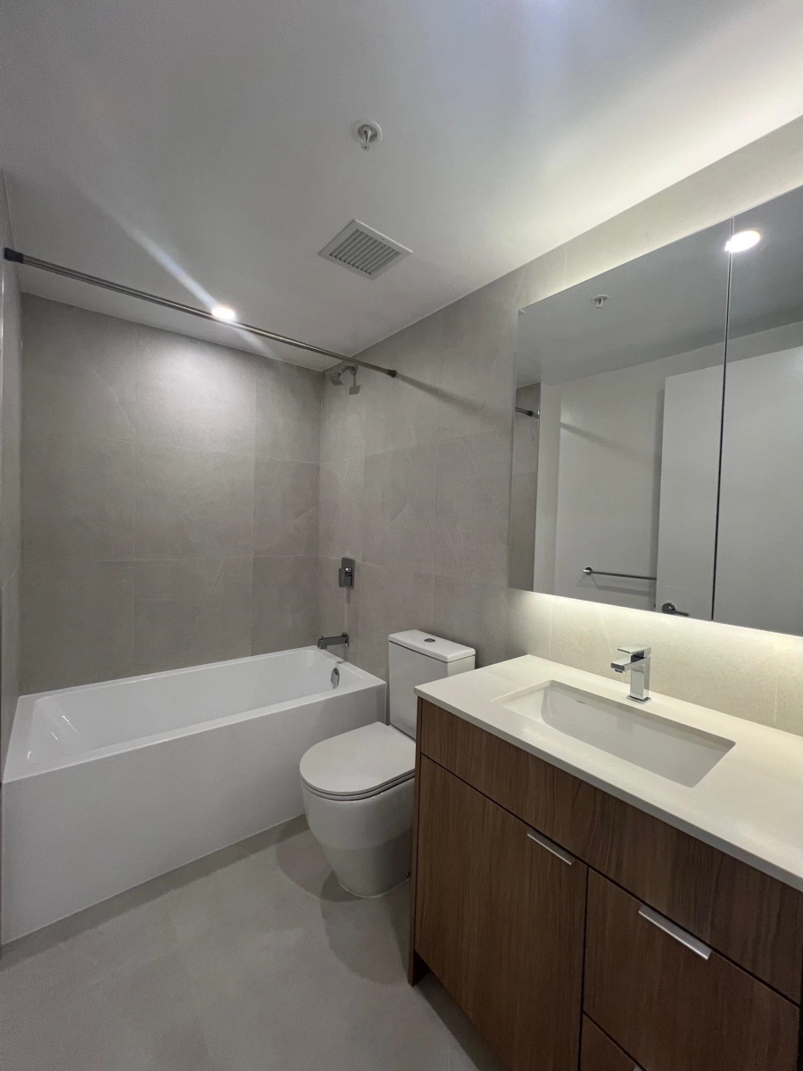 Primary Bathroom Photo of 1401 6087 Wilson Avenue, Burnaby, BC