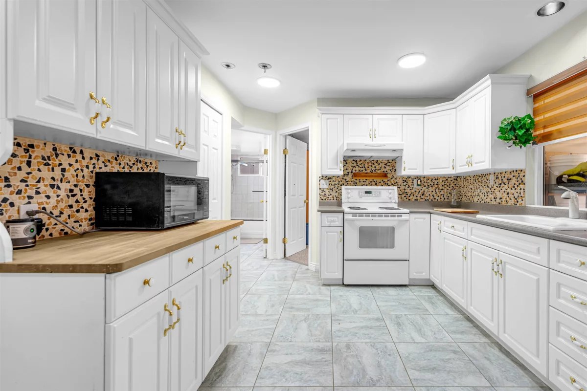 Laundry Room Photo of 4840 196 Street, Langley, BC