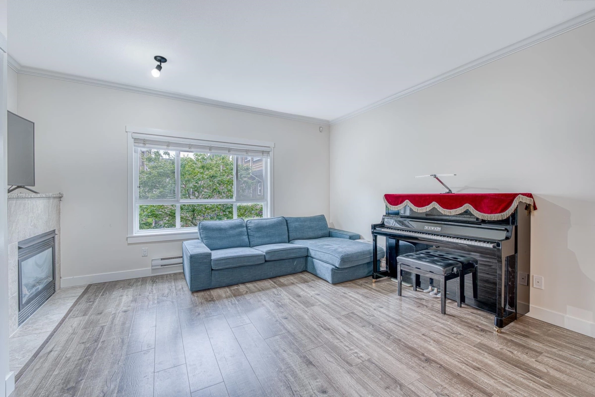 Living Room Photo of 4 7373 Turnill Street, Richmond, BC